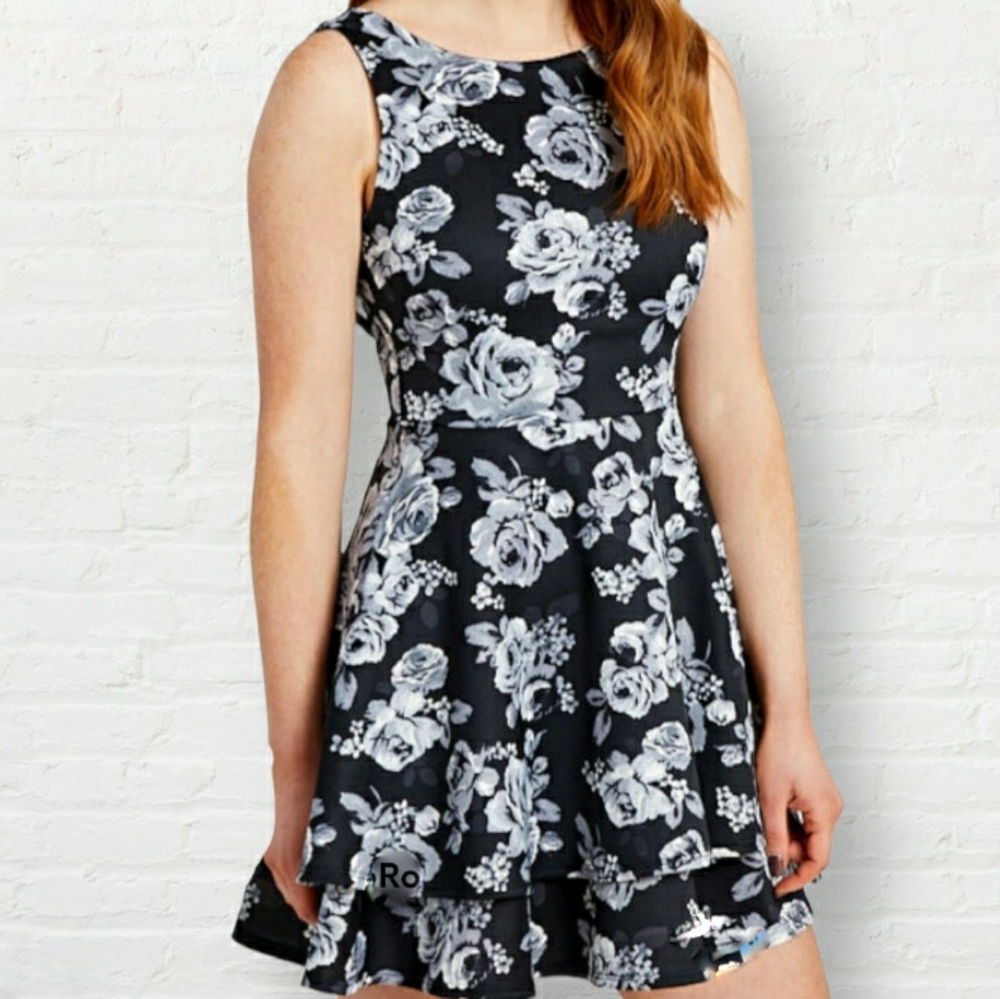 NWT Altar'd State Sleeveless Floral Dress (MEDIUM)